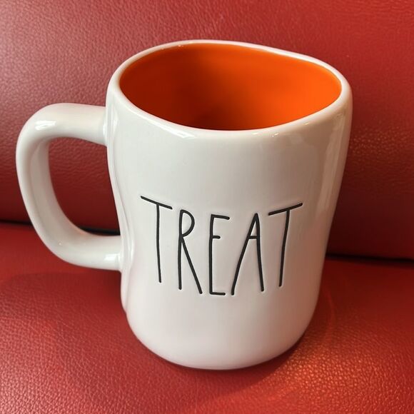 New Rae Dunn mug - Picture 2 of 2